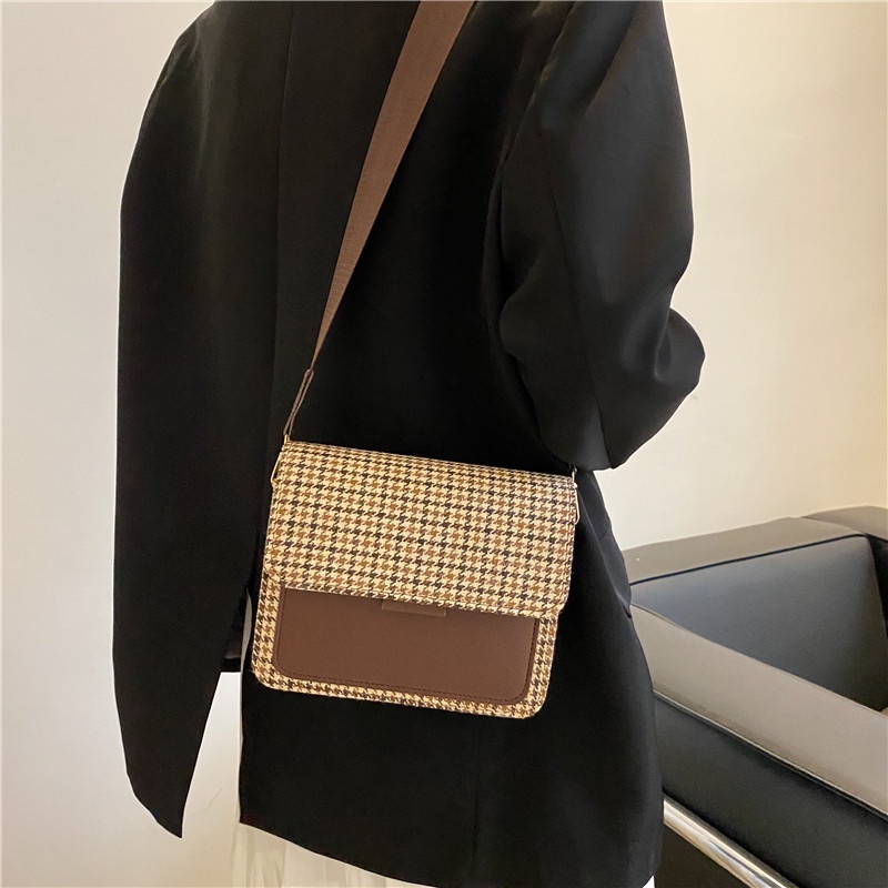 Túi đeo chéo nữ hình vuông nhỏ họa tiết caro phong cách Hong Kong thời trang mùa đông 2022