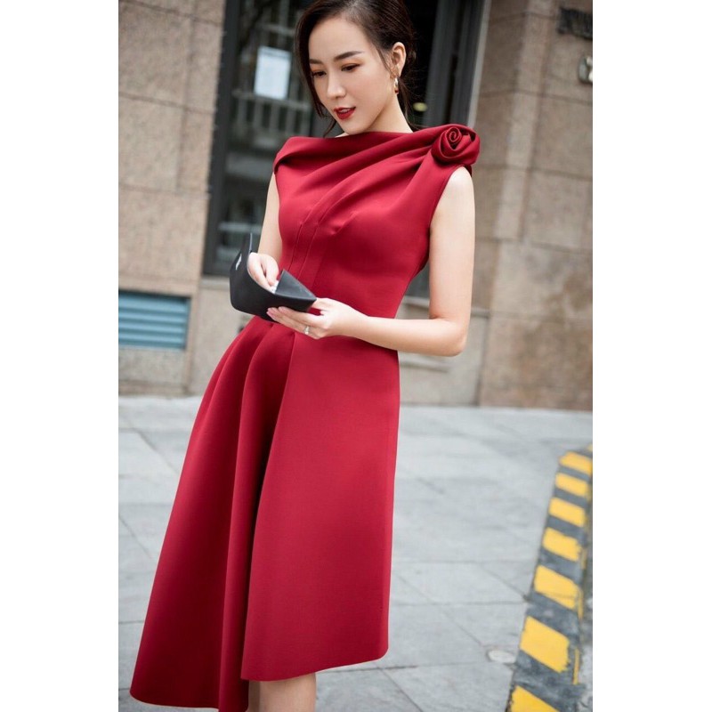 ĐẦM XOÈ XÉO VAI TÙNG XÉO ĐÍNH HOA HỒNG