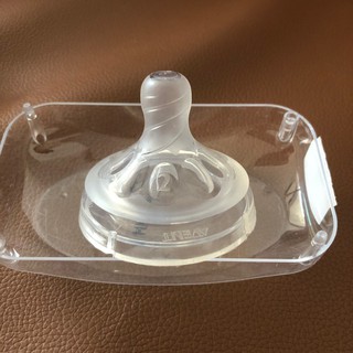 Núm ti thay bình sữa Avent Natural