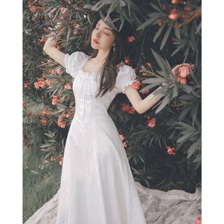 Đầm trắng đan ngực