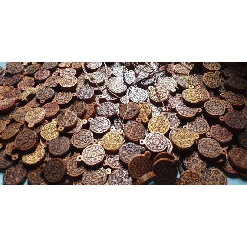 Vòng cổ khắc mật chú Om mani