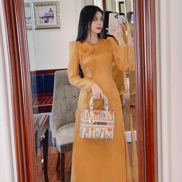 Áo dài von tơ 4 tà tết cổ và đính hoa xinh trên ngực