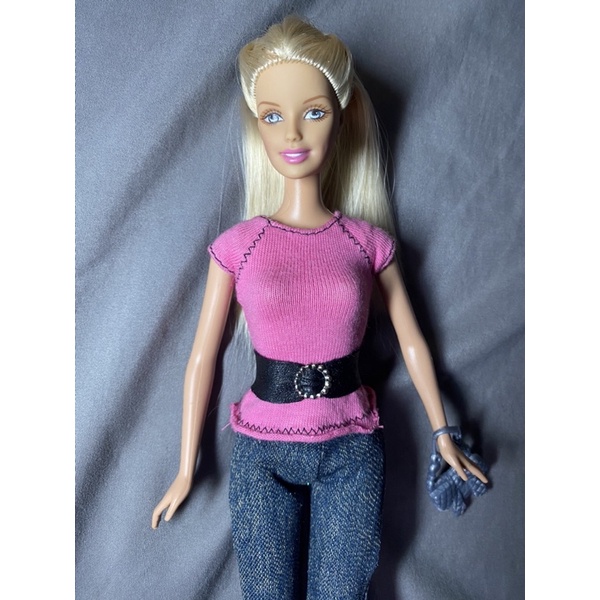 Búp bê Barbie thời trang dạo phố