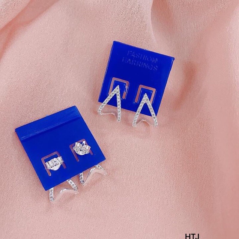 BÔNG TAI CHỮ V ĐÍNH ĐÁ ÔM VÀNH TAI BẠC TA