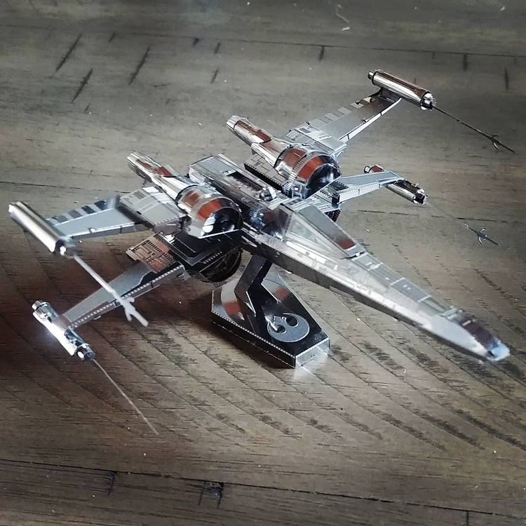 Mô Hình 3D Kim Loại Phi Thuyền X-Wing Star Fighter Trong Phim Starwars (chưa ráp)