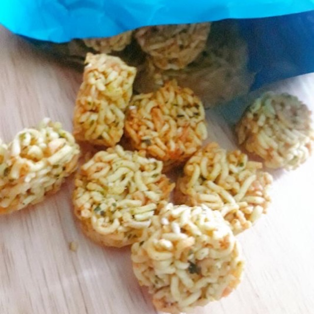 [Mã 156FMCGSALE hoàn 8% đơn 500K] 10 GÓI SNACK MÌ VIÊN THÁI LAN VỊ GÀ CAY VÀ VỊ RONG BIỂN KHÔNG CAY | BigBuy360 - bigbuy360.vn