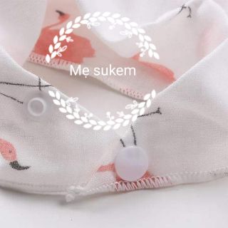 Khăn tam giác cho bé