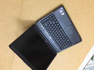 Laptop Dell 1400 đen đẹp