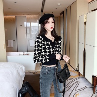 Áo len croptop montoghi áo len dệt kim cổ V A246