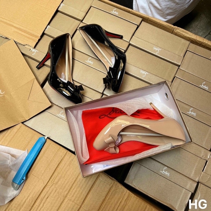 giày louboutin mũi ngắn đính nơ