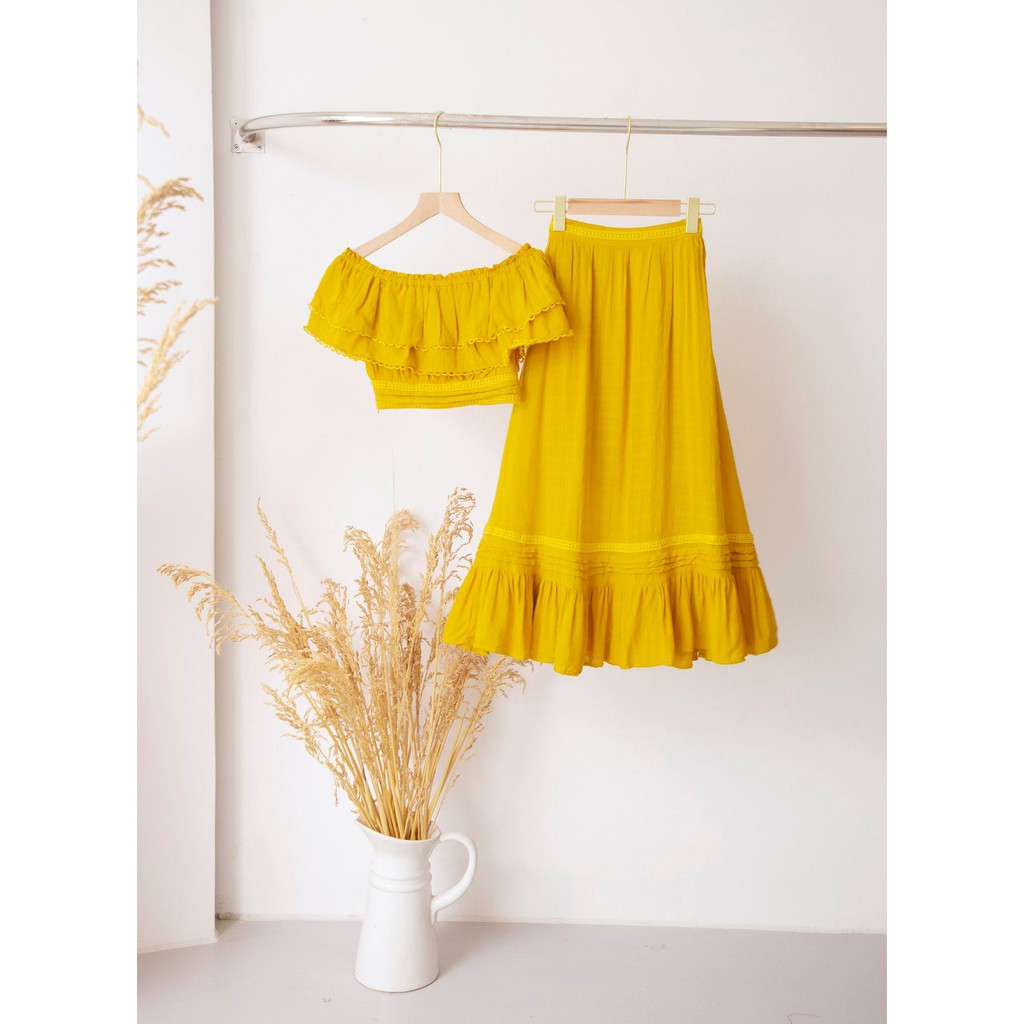 SÒ VINTAGE - LIE Set áo croptop bẹt vai và chân váy xòe viền ren