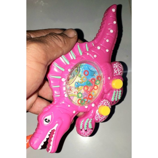 Một chiếc game bấm nước hình khủng long bằng nhựa