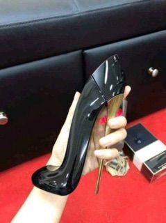 Nước hoa hình chiếc guốc