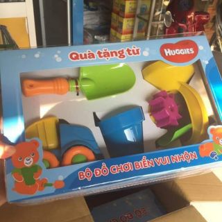 Bộ đồ chơi xúc cát quà tặng Huggies
