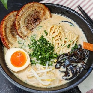 Nước Dùng Ăn Mì Ramen Nhật Bản Somi Tonkotsu Ramen Soup 1,8L (Hộp)