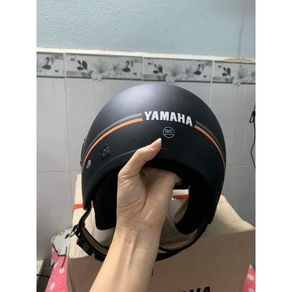 Nón yamaha RSX 3/4 mẫu siêu phẩm.có trầy xước