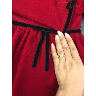 Váy nhung tăm đỏ bé gái