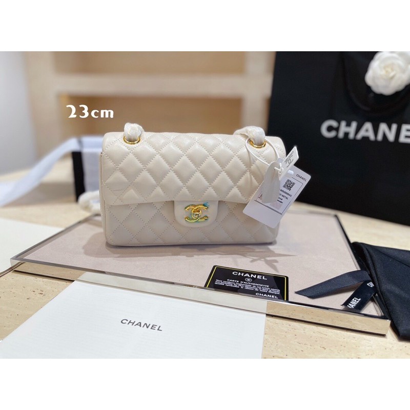 Túi xách Chanel màu trắng đen ghi size 23cm