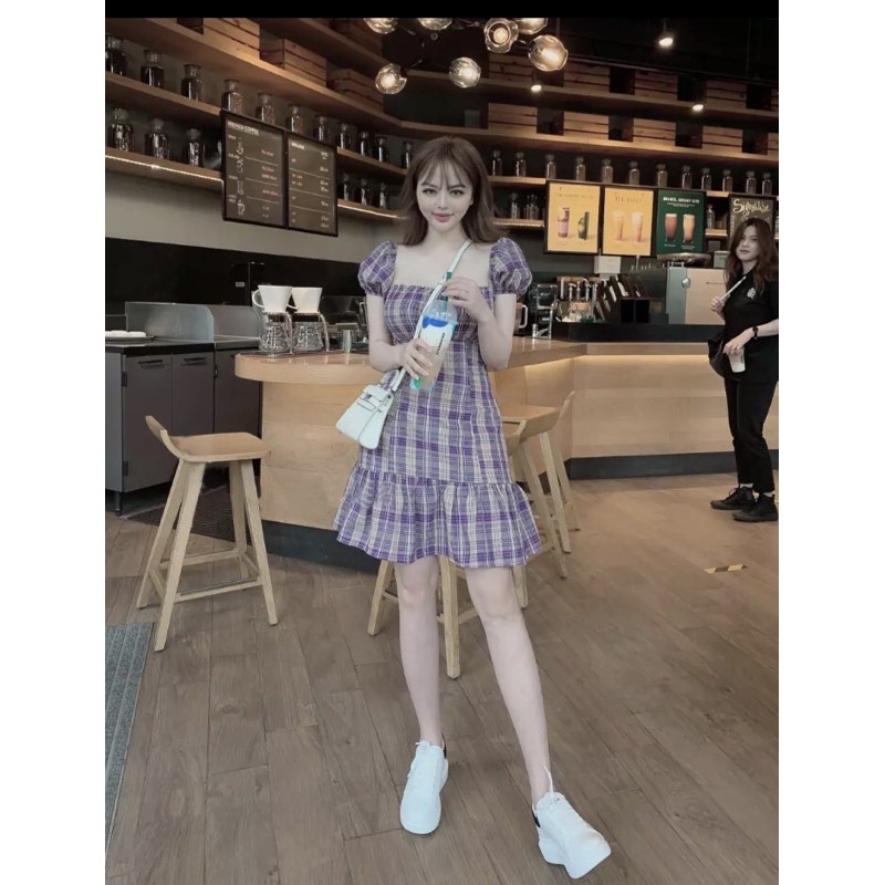 Đầm caro xoè, nhún ngực, tay ngắn (có thể mặt được bệt vai). kiểu dáng côn chúa