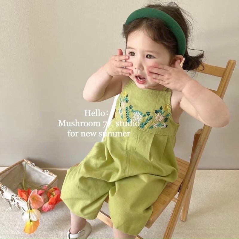 Yếm thêu hoa xanh bơ cho bé gái, Jum đũi 2 dây trẻ em chất mềm mịn, thoáng mát màu trơn xanh và be cực xinh