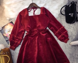 Đầm xoè nhung viền ren
