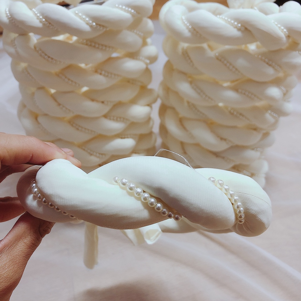 Mấn xoắn đính hạt đội đầu màu kem siêu xinh