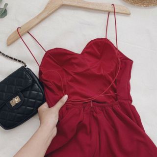 Váy maxi đỏ hở lưng