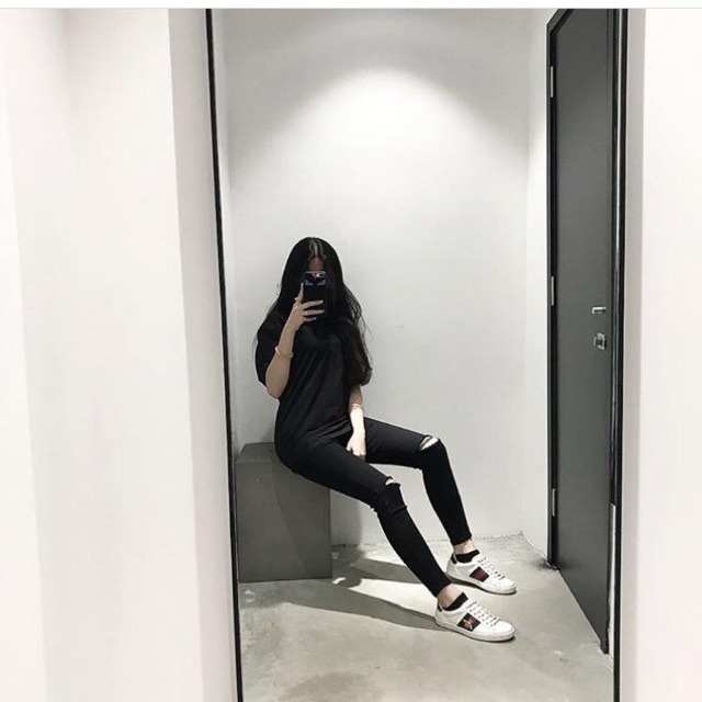 Quần bò rách gối