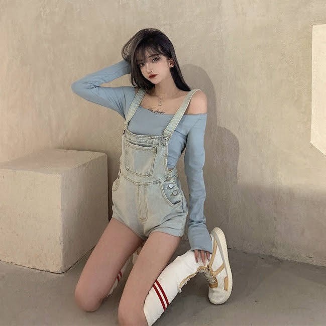 Những kiểu jeans đang SALE tại shop - Denim - Quần ôm dài khoét lỗ rách gối hở mông sexy quyến rũ