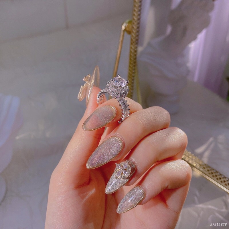 Nhẫn full xoàng đá bagguet siêu sáng xi bạch kim Kami