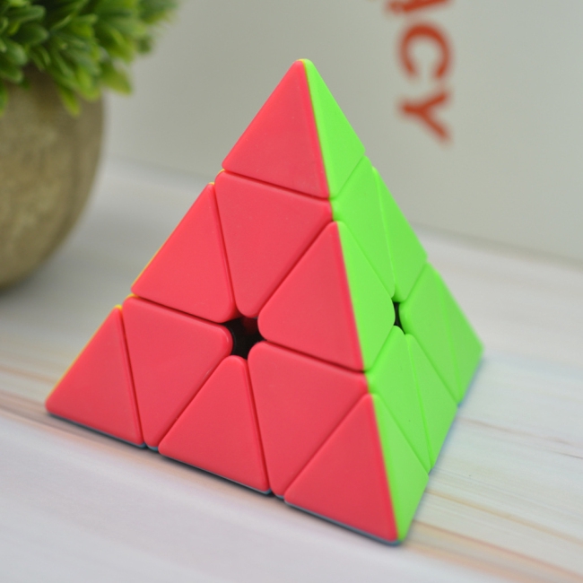 Khối Rubik 3 Tầng Hình Tam Giác Nhiều Màu Sáng Tạo Cho Bé