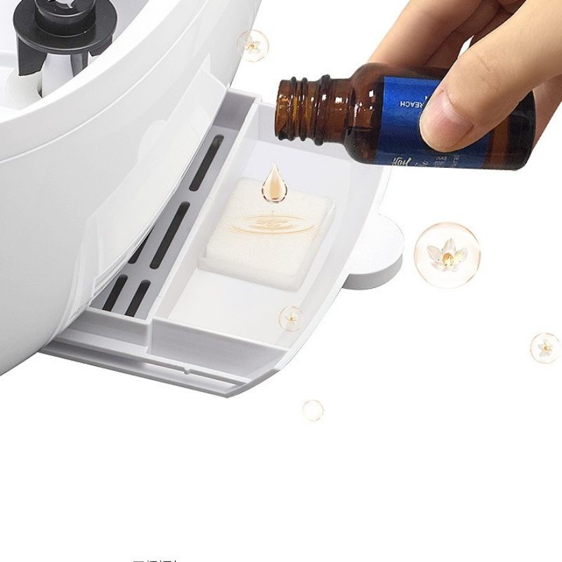 Máy phun sương Bear dung tích bình chứa 4L giúp duy trì độ ẩm cho căn phòng điều hòa, tạo sự thư giãn, thoải mái