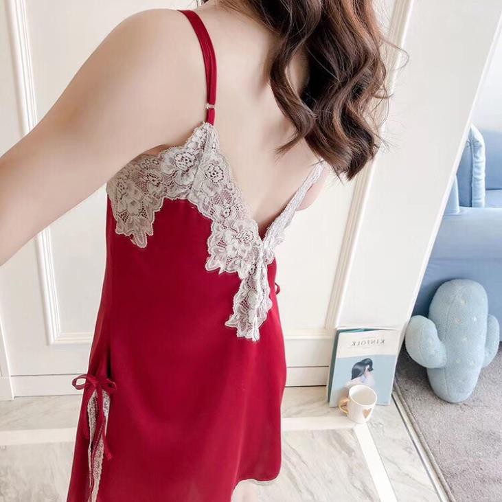 Váy ngủ xẻ viền ren