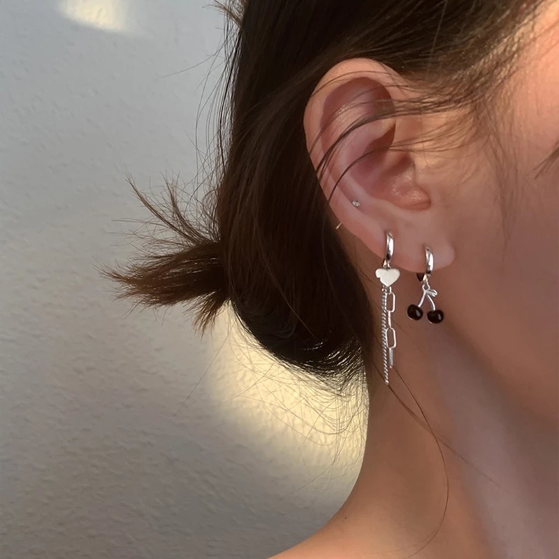 Set 4 Khuyên Tai Trái Tim / Ngôi Sao / Hình Học Tua Rua Màu Đen Thời Trang