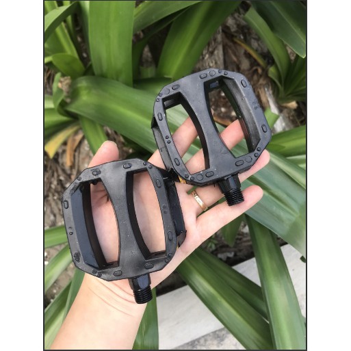 Đôi bàn đạp xe đạp trẻ em