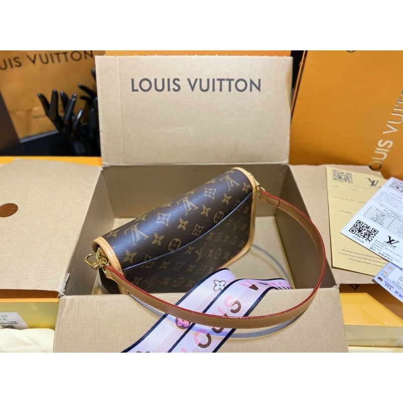 Túi xách nhữ Lv Diane 2022 box nam châm