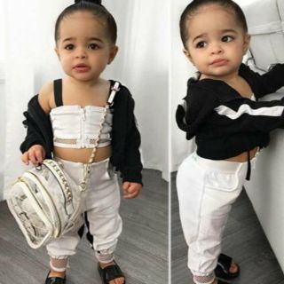 Bộ bé gái sành điệu