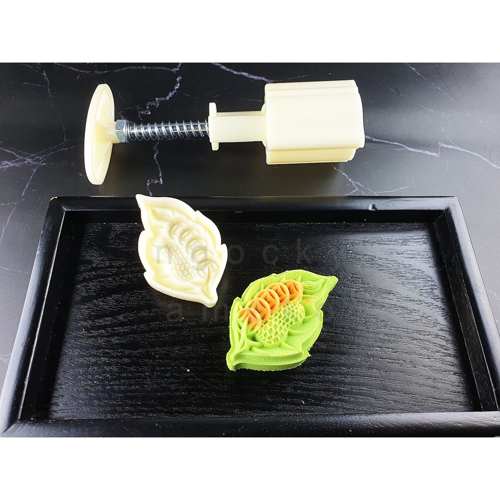 NQ75-868 - KHUÔN LÒ XO BÁNH TRUNG THU / BÁNH DỨA  HÌNH LÁ THẦN TÀI