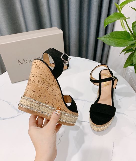 Sandal xuồng ZARA bản da quai ngang cực dễ đi, đế siêu nhẹ tôn dáng mà nhẹ tênh

Sz:35-38
Fullbox