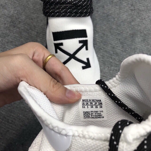 Giày thể thao HUMAN RACE OFF WHITE