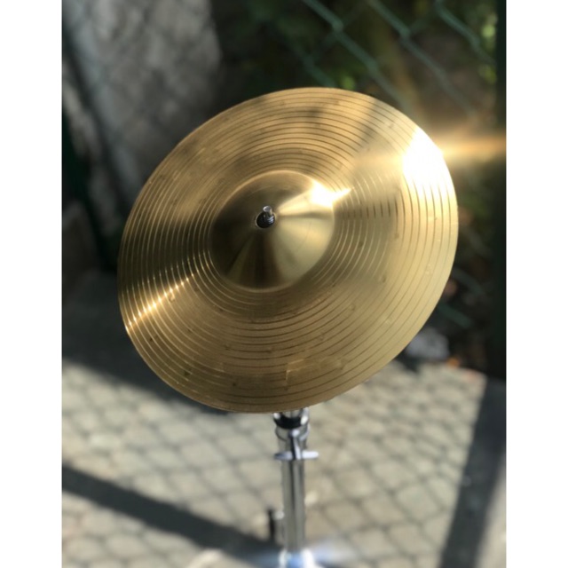 Bộ gõ cymbal-chũm chọe gồm chân và đĩa