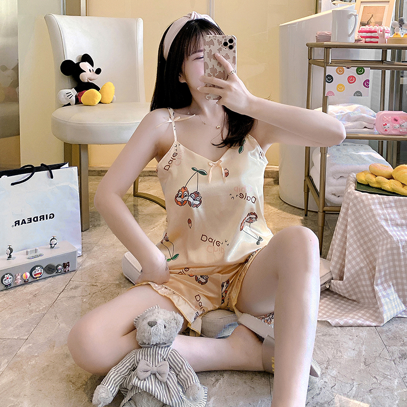 Bộ đồ ngủ lụa in họa tiết hoạt hình dễ thương mát mẻ cho nữ | BigBuy360 - bigbuy360.vn
