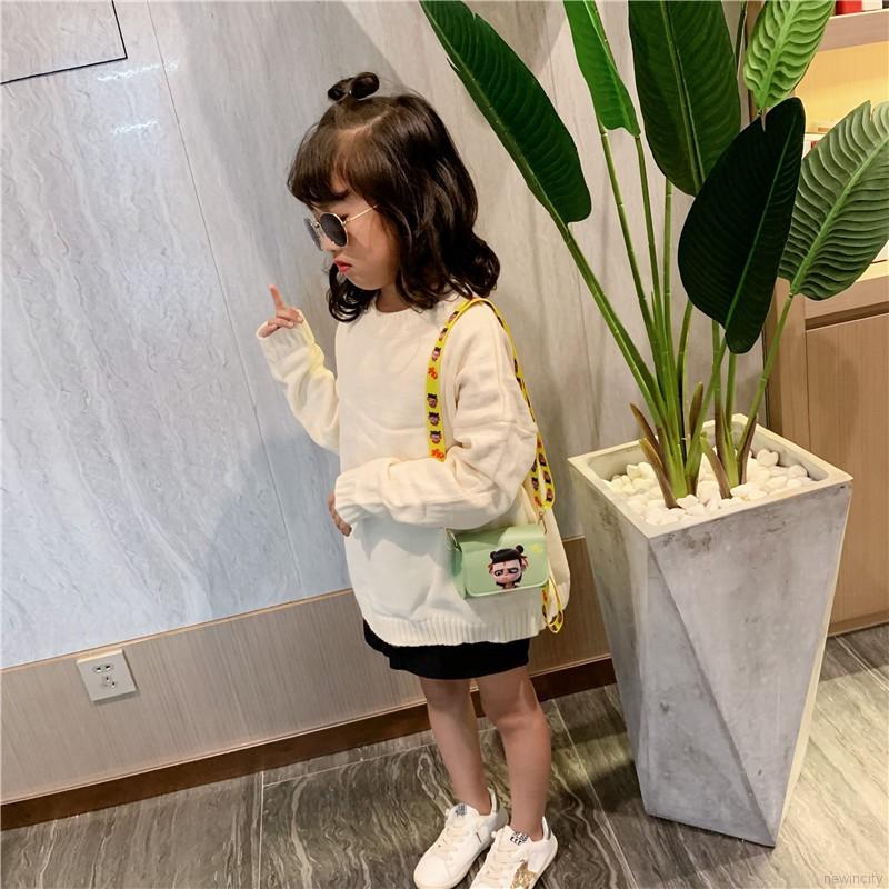 Túi đeo chéo làm từ da PU với họa tiết hoạt hình