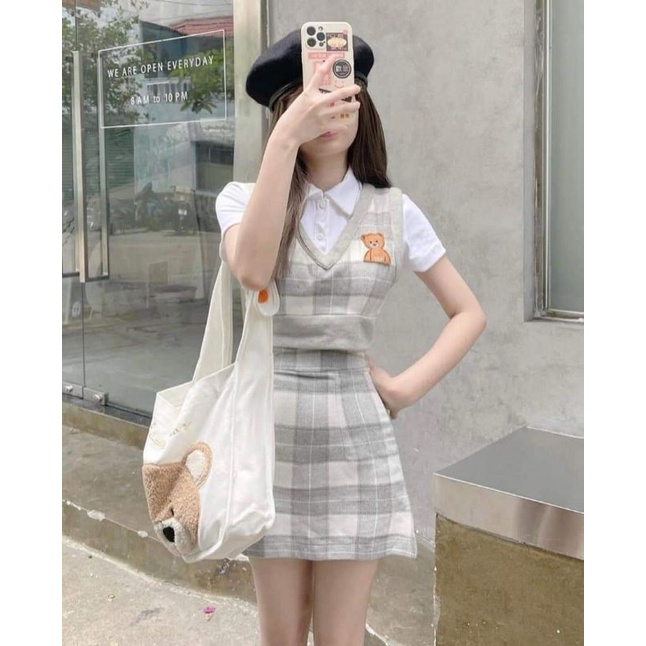Sét Váy 3 Món Gấu Kẻ Caro Tiểu Thư, Sét Áo Polo + Áo Gile + Chân Váy ( Video + Ảnh Thật ) | BigBuy360 - bigbuy360.vn