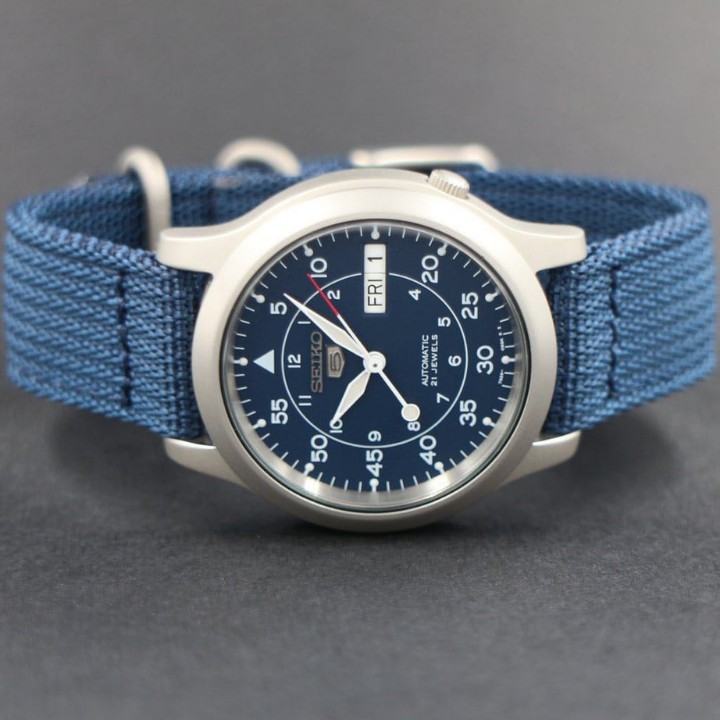 Đồng Hồ Nam Seiko 5 quân đội SNK807K2S - Máy cơ - Dây Nato Xanh lam - Mặt Xanh , chống nước , bảo hành chính hãng