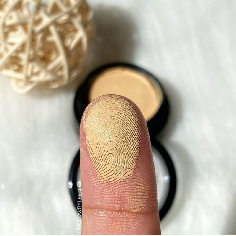 Kem che khuyết điểm Catrice Camouflage Cream.