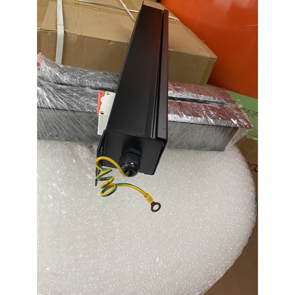 Thanh nguồn PDU 6 ổ cắm 3 chấu chuẩn đa dụng, Có MCB 2P 16A  19 inch 1U Chuẩn Rack