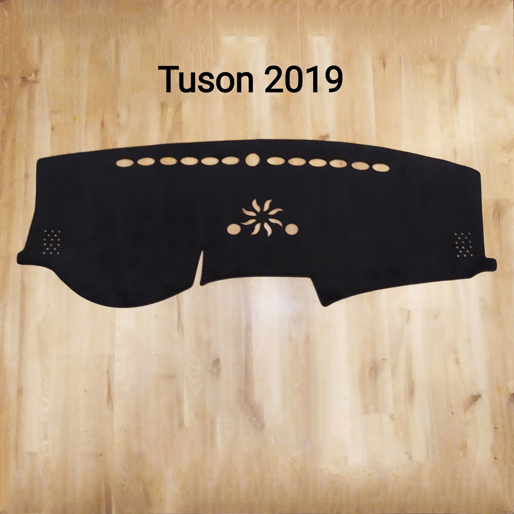Thảm taplo nhung lông cừu xe Tucson 2016 đến 2022 màu đen, Mặt Dưới có Chống Trượt