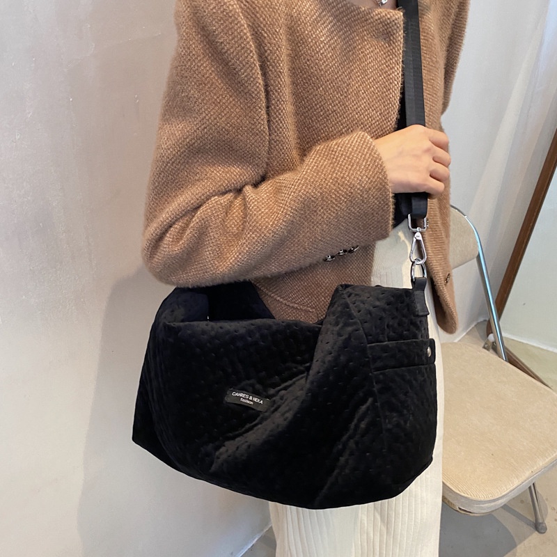 Túi đeo vai IELGY có sức chứa lớn trọng lượng nhẹ dùng khi tập thể thao độc đáo