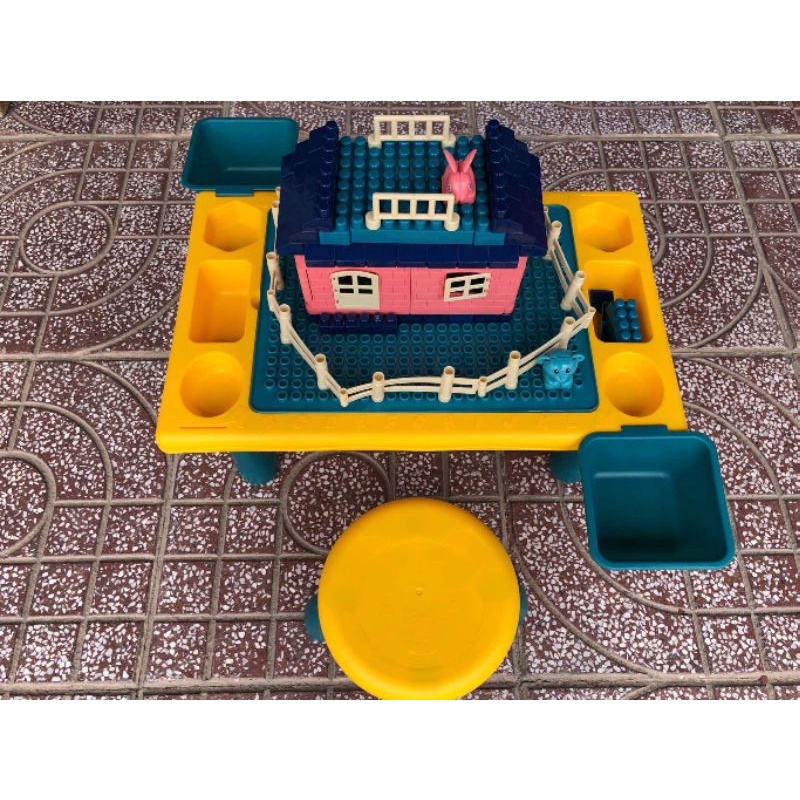 Bộ bàn ghế kèm Lego cho bé